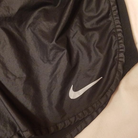 Nike shorts small - Picture 2 of 3